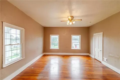 Living - 900 S 5th St, Atchison, KS 66002 photo 4 of 8