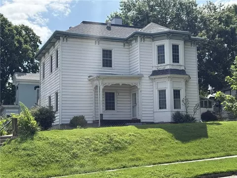 Exterior - 900 S 5th St, Atchison, KS 66002 photo 2 of 14