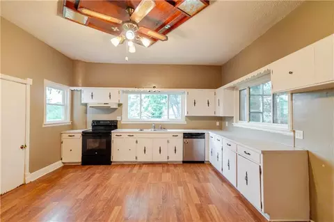 Kitchen - 900 S 5th St, Atchison, KS 66002 photo 1 of 4