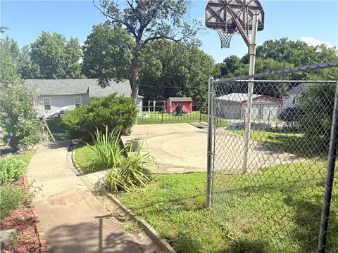 Exterior - 900 S 5th St, Atchison, KS 66002 photo 8 of 14