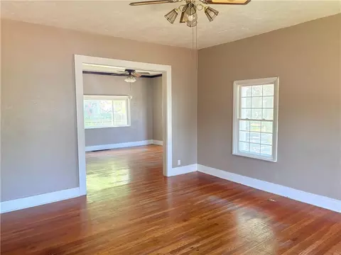 Living - 900 S 5th St, Atchison, KS 66002 photo 4 of 6