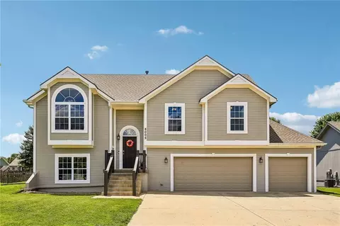 8005 NE 111th St, Kansas City, MO 64157