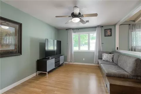 9409 E 69th St, Raytown, MO 64133 photo 4