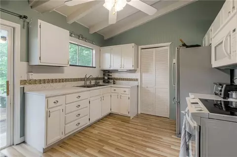 9409 E 69th St, Raytown, MO 64133 photo 7