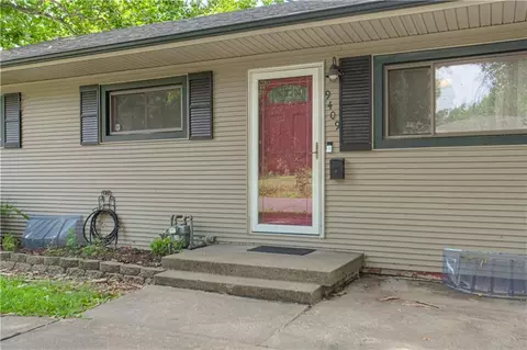 9409 E 69th St, Raytown, MO 64133 photo 2