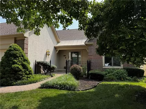 6305 W 92 St, Overland Park, KS 66212