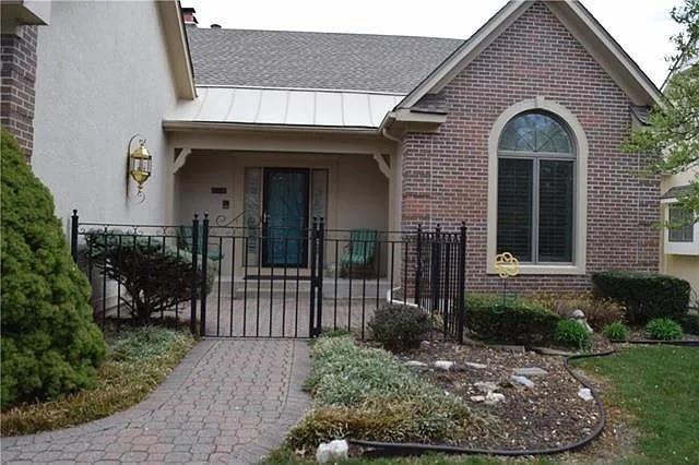 6305 W 92 St, Overland Park, KS 66212