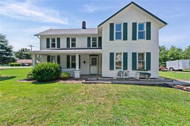 11815 Johnson Dr, Shawnee, KS 66203