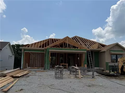 13775 NW 70th St, Parkville, MO 64152