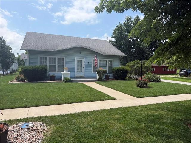 130 N Center Ave, Williamsburg, KS 66095