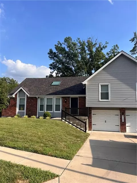 4105 NW 74th St, Kansas City, MO 64151