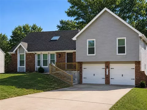 4105 NW 74th St, Kansas City, MO 64151
