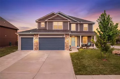 1802 Verbena Ave, Greenwood, MO 64034