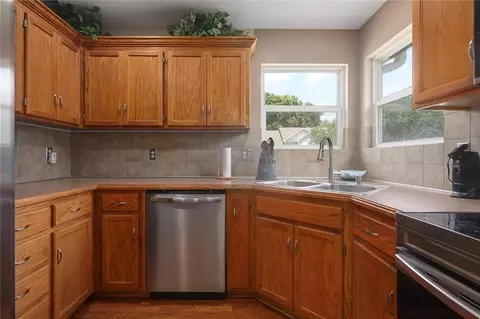 Kitchen - 205 Echo Ridge Dr, Buckner, MO 64016 photo 2 of 2