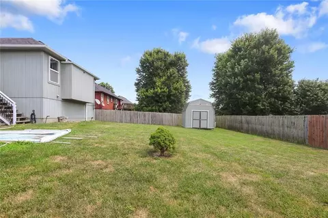 Exterior - 205 Echo Ridge Dr, Buckner, MO 64016 photo 5 of 6