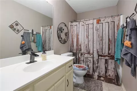Bath - 205 Echo Ridge Dr, Buckner, MO 64016 photo 1 of 2