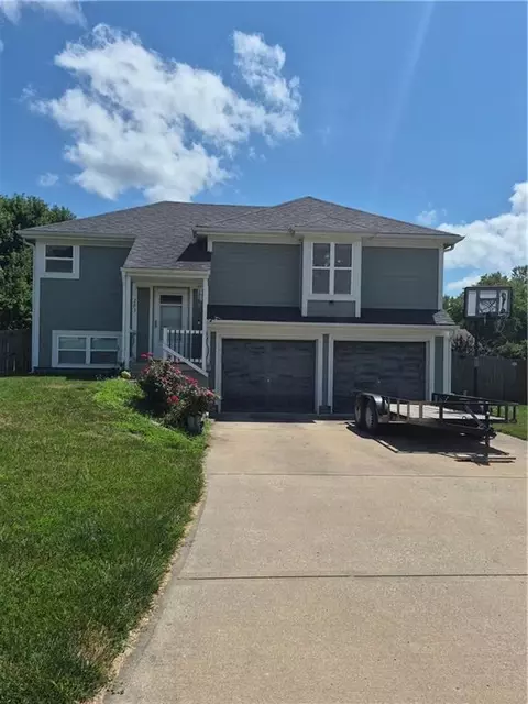 Exterior - 205 Echo Ridge Dr, Buckner, MO 64016 photo 2 of 6