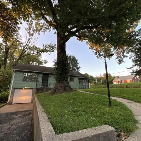 5800 Yecker Ave, Kansas City, KS 66104