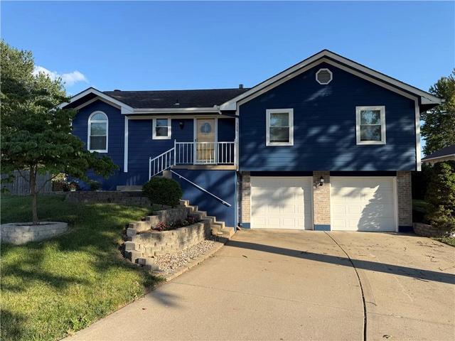 528 NE Wood Ct, Blue Springs, MO 64014