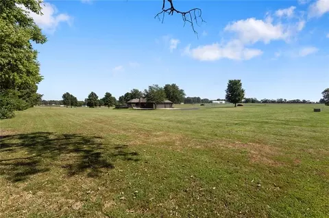 Exterior - 17618 S Emerald View Dr, Raymore, MO 64083 photo 5 of 9