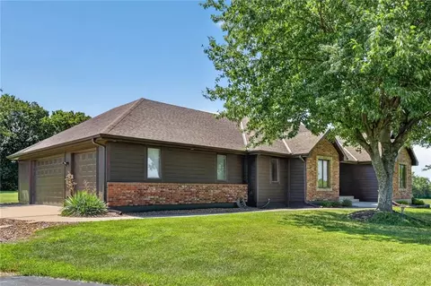 Exterior - 17618 S Emerald View Dr, Raymore, MO 64083 photo 4 of 8