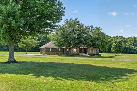 Exterior - 17618 S Emerald View Dr, Raymore, MO 64083 photo 3 of 8