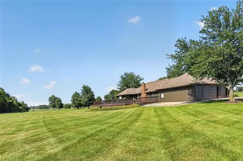 Exterior - 17618 S Emerald View Dr, Raymore, MO 64083 photo 6 of 8