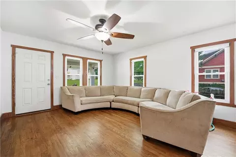 531 E College St, Independence, MO 64050 photo 4