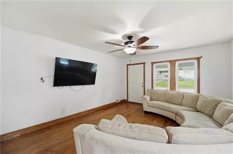 531 E College St, Independence, MO 64050 photo 5