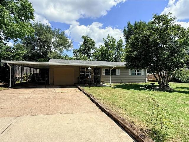 2705 S 52nd St, Kansas City, KS 66106