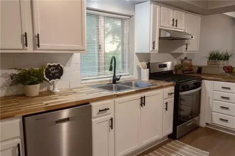 Kitchen - 1420 W Walnut Ave, Independence, MO 64050 photo 4 of 4