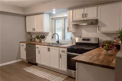 Kitchen - 1420 W Walnut Ave, Independence, MO 64050 photo 2 of 4