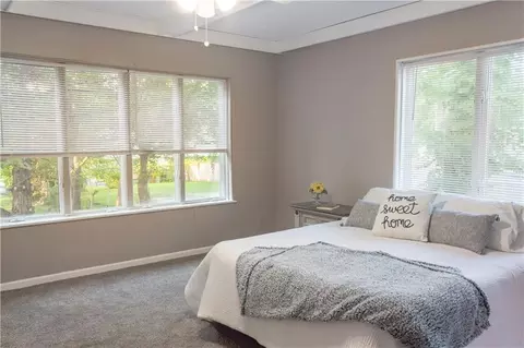 Bedroom - 1420 W Walnut Ave, Independence, MO 64050 photo 4 of 4