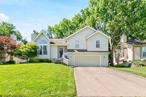 941 E 126th Ter, Olathe, KS 66061 photo 1