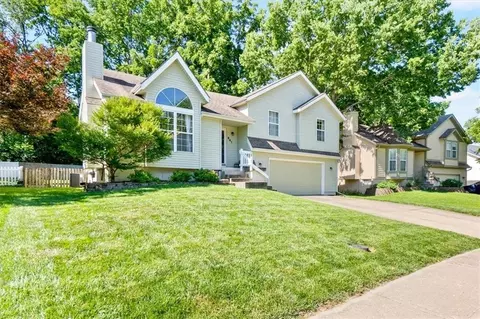 941 E 126th Ter, Olathe, KS 66061 photo 2