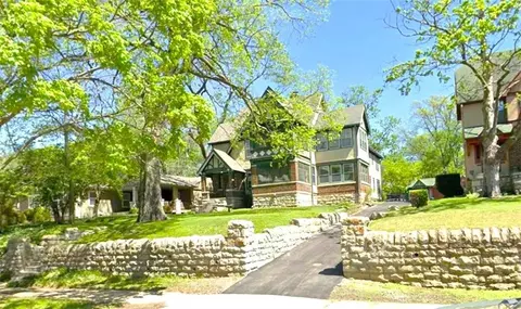 3723 Locust St, Kansas City, MO 64109