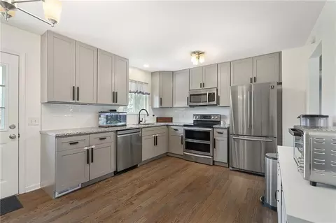 305 W South St, Spring Hill, KS 66083