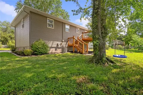 305 W South St, Spring Hill, KS 66083