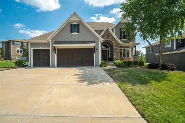 9405 W 163rd Pl, Overland Park, KS 66085