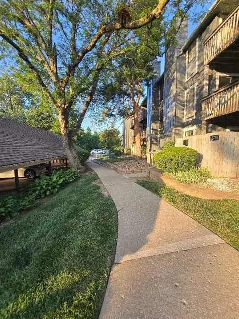 12706 W 110th Ter, Overland Park, KS 66210