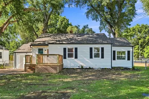400 W 86th Ter, Kansas City, MO 64114