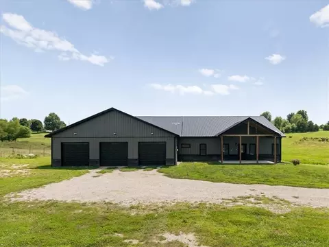 20691 Kansas Ave, Tonganoxie, KS 66086