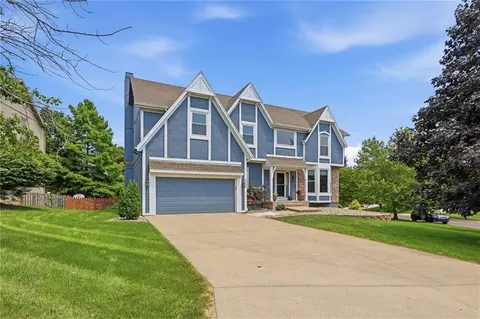 8900 W 148th Ter, Overland Park, KS 66221