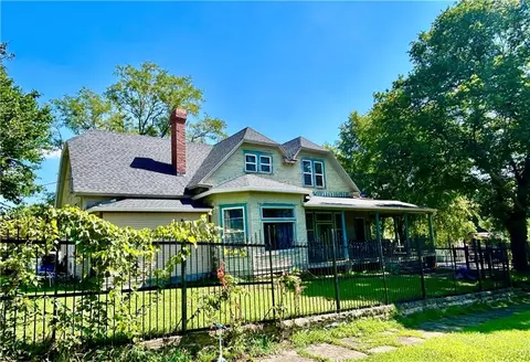 409 E Spring St, El Dorado Springs, MO 64744