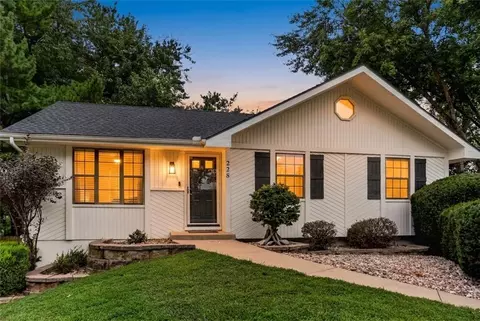 228 Richfield Ct, Liberty, MO 64068