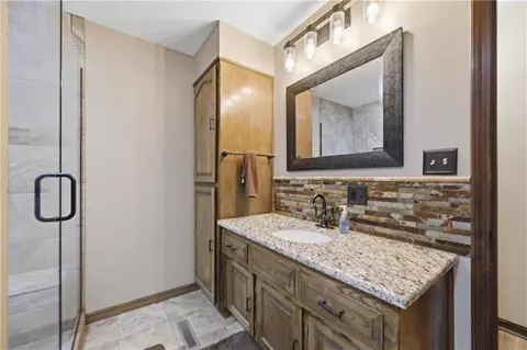 Bath - 773 E 710th Ave, Arcadia, KS 66711 photo 2 of 6