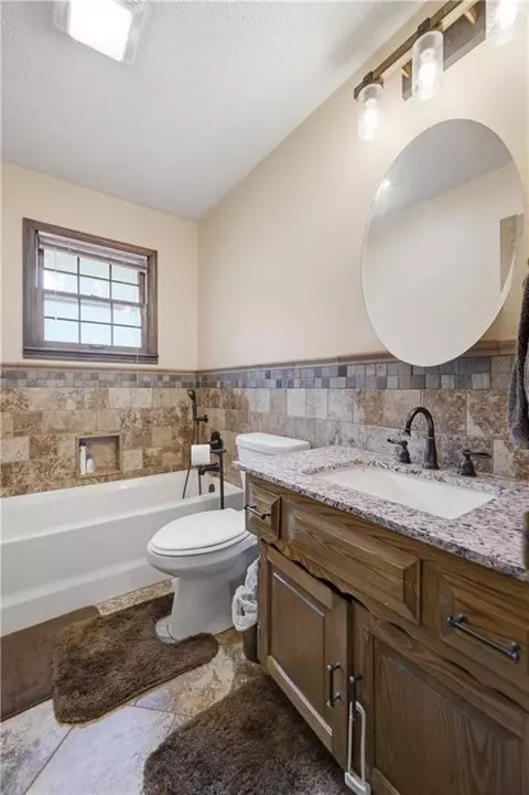 Bath - 773 E 710th Ave, Arcadia, KS 66711 photo 5 of 6