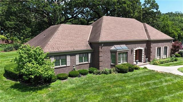 2601 Indian Trail Dr, Saint Joseph, MO 64506