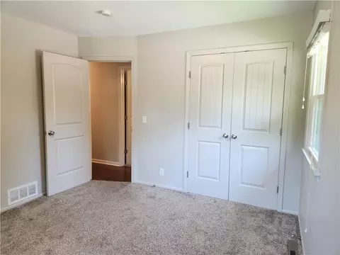 Bedroom - 3219 S Vest Ave, Independence, MO 64055 photo 3 of 6