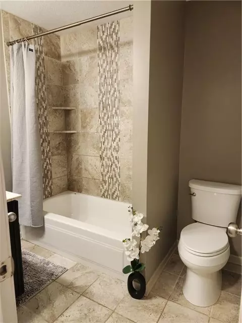 Bath - 3219 S Vest Ave, Independence, MO 64055 photo 3 of 4